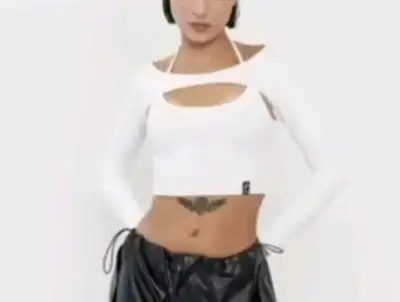 Top corto con aberturas en frente verde y blanco - miniatura 1