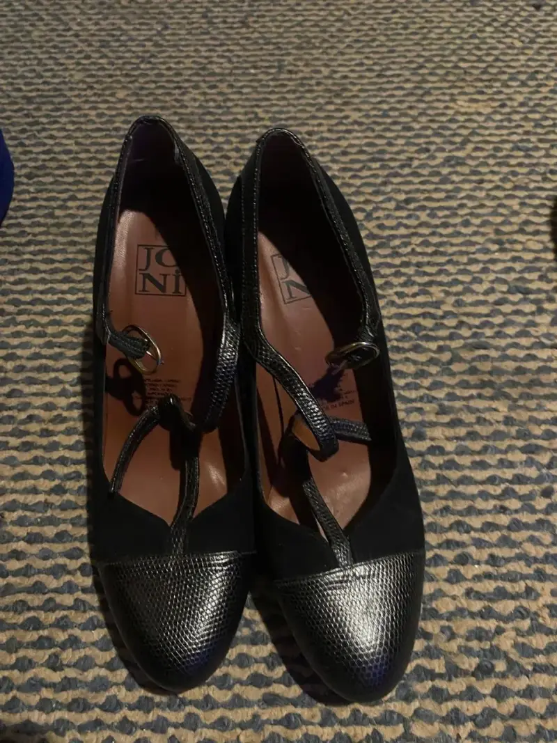 Zapatos de tacón elegantes negros Joan & David