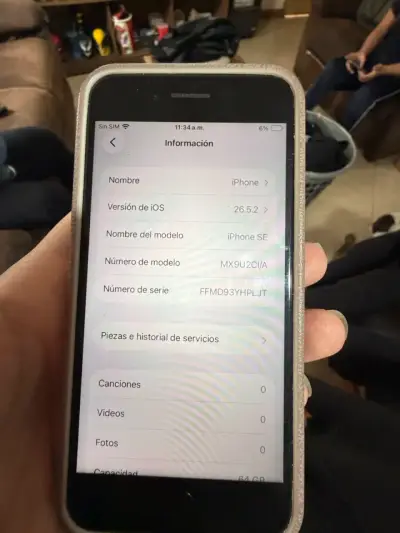 iPhone SE 2020  rojo en buen estado - miniatura 4