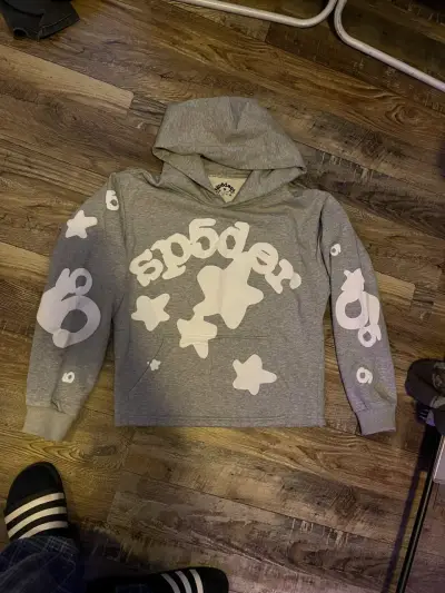 Polerón gris con capucha y diseño Sp5der - miniatura 1