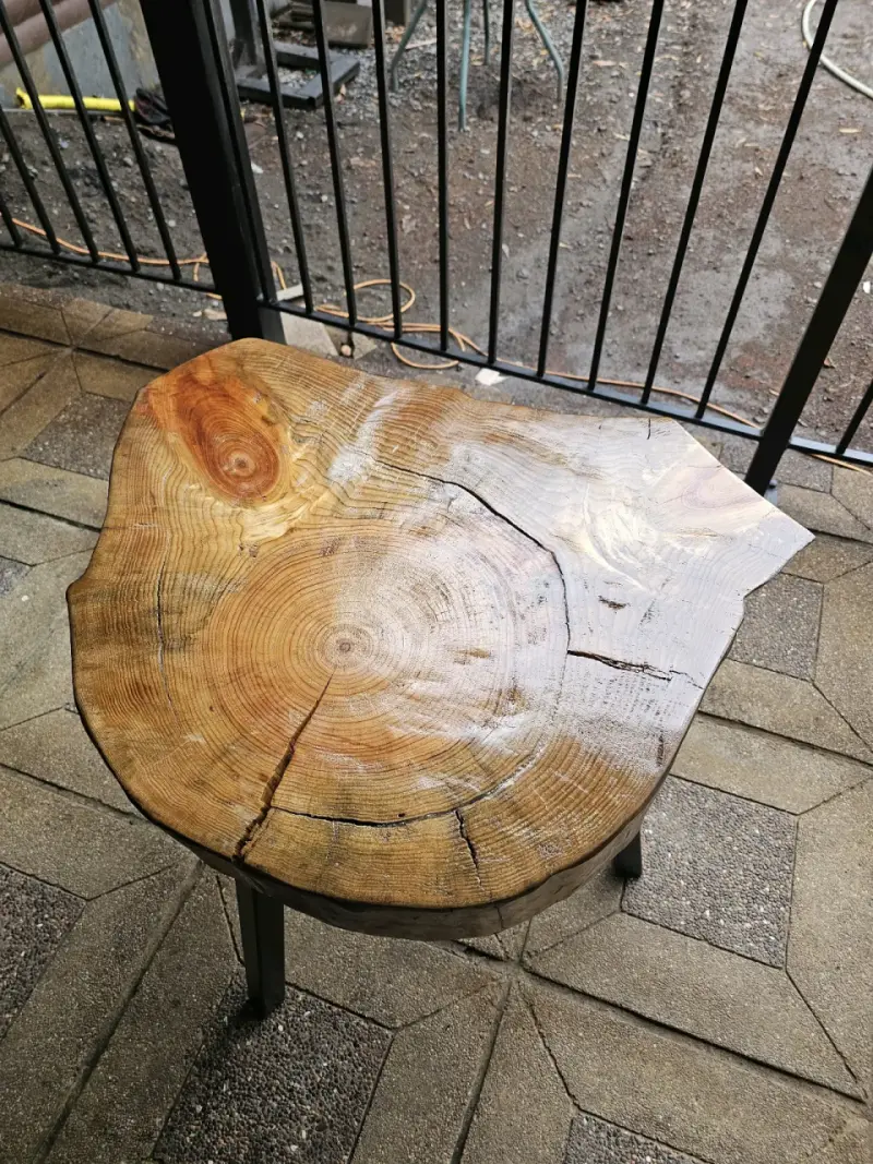 Mesa Lateral de Madera Olmo Vitrificada - 3
