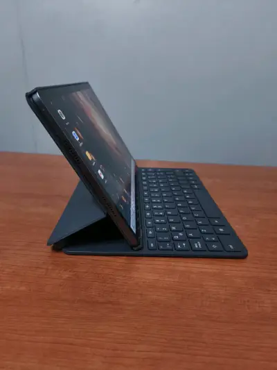 Lenovo Idea Tab 8GB 256GB con teclado y lápiz - miniatura 2