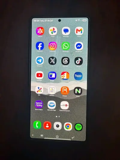 Samsung Galaxy S25 Ultra con pantalla dañada - miniatura 1