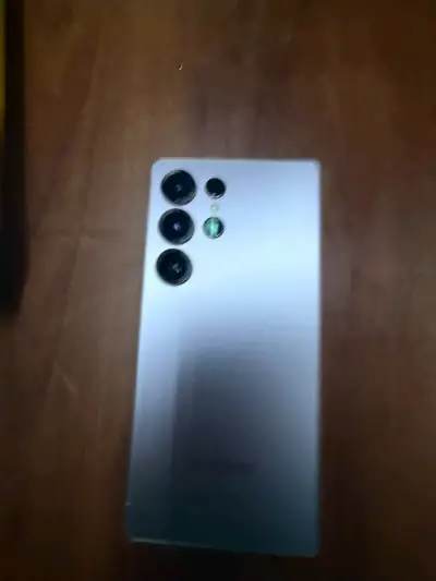 Samsung Galaxy S25 Ultra con pantalla dañada - miniatura 4