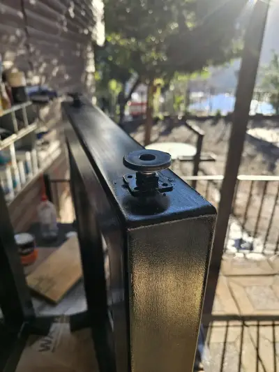 Mesa arrimo artesanal de madera maciza de ciprés - miniatura 4