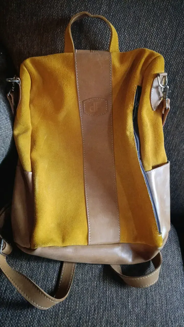 Mochila de cuero y gamuza color mostaza - 1