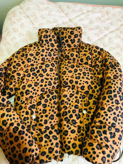 Chaqueta acolchada con estampado animal print - miniatura 1
