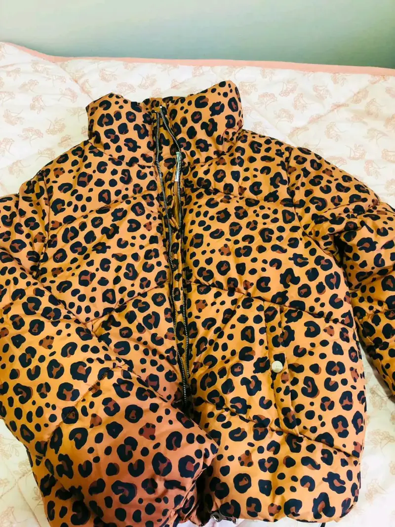 Chaqueta acolchada con estampado animal print - 2