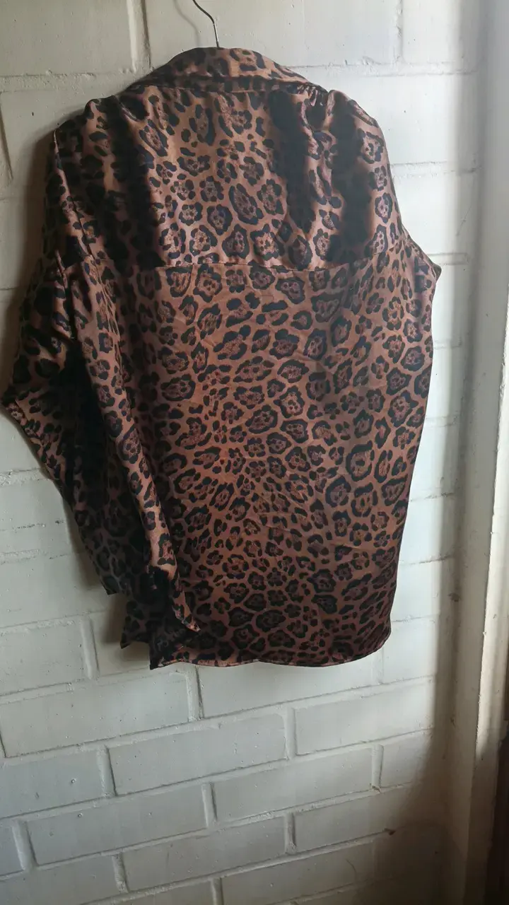 Blusa de mujer estampado animal print - 2