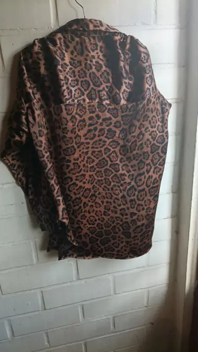 Blusa de mujer estampado animal print - miniatura 2