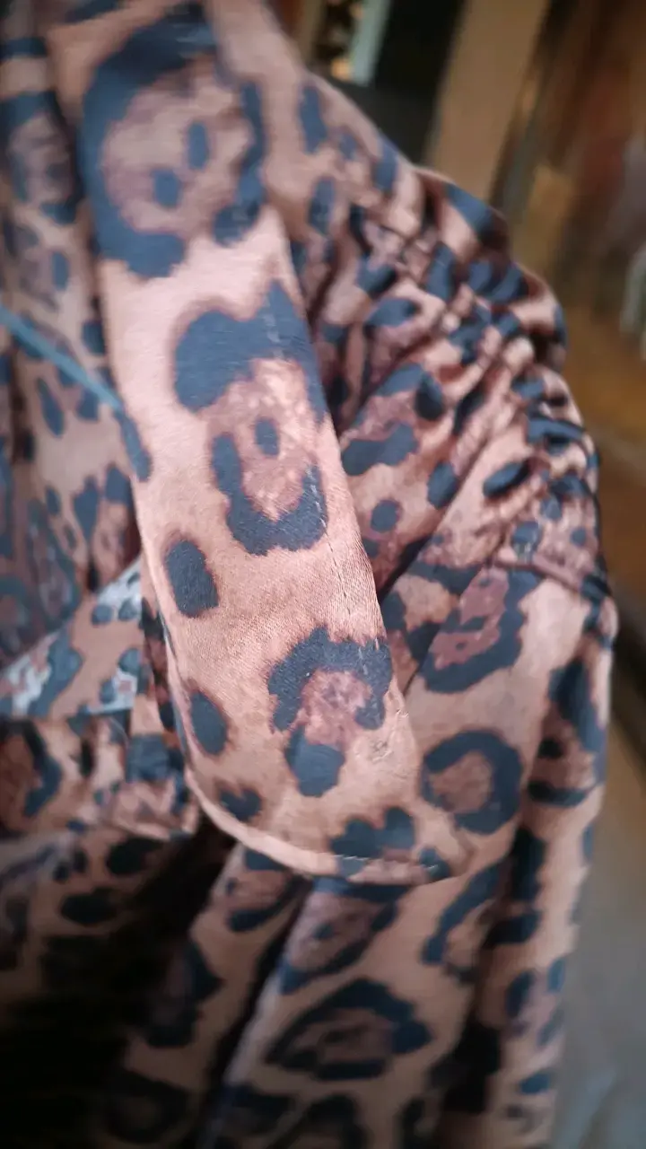 Blusa de mujer estampado animal print - 4