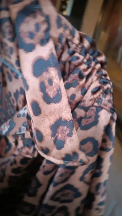 Blusa de mujer estampado animal print - miniatura 4