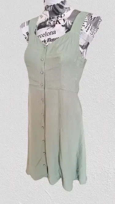 Vestido corto verde claro con botones frontales - miniatura 1