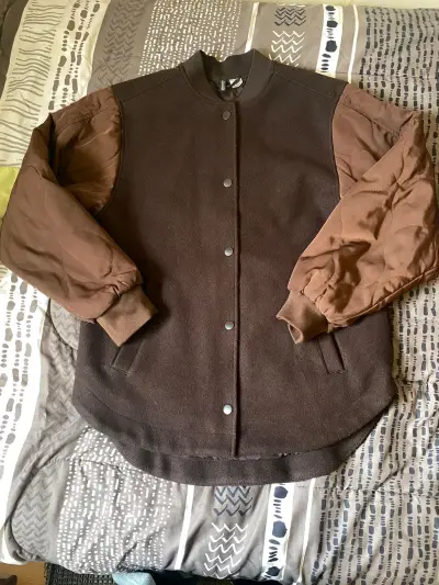 Chaqueta bomber marrón con mangas acolchadas M - miniatura 1