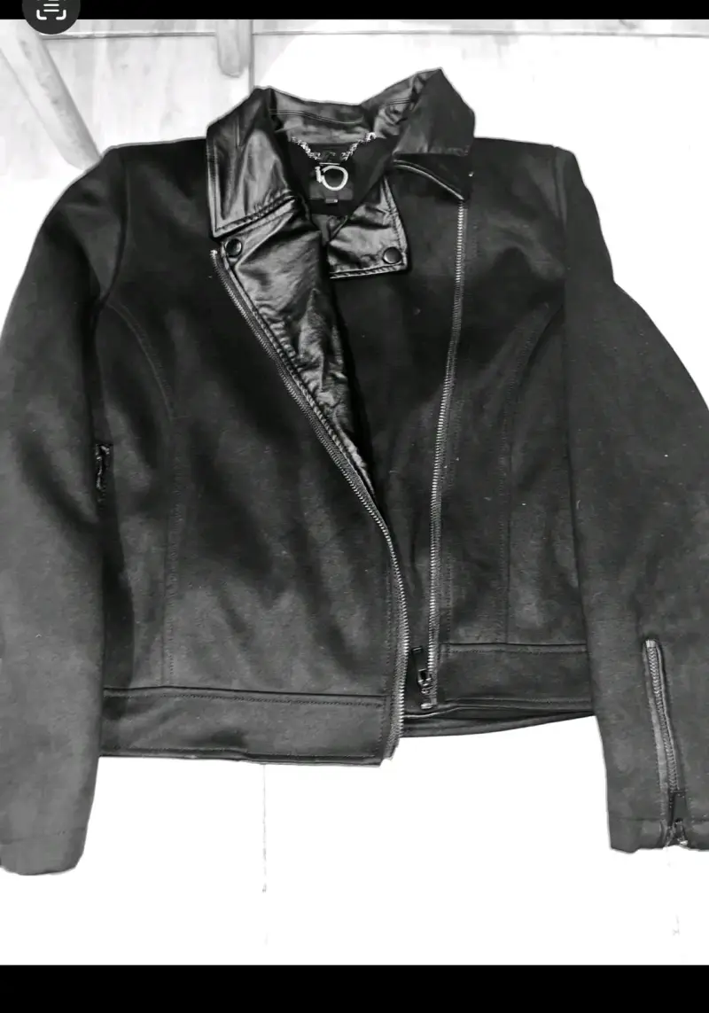 Chaqueta negra de cuero sintético para mujer - 1
