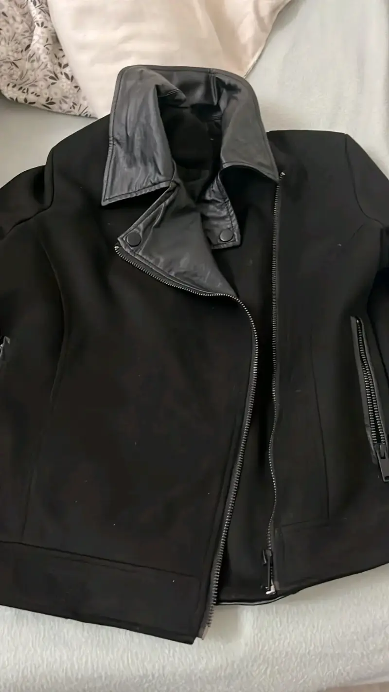 Chaqueta negra de cuero sintético para mujer - 2