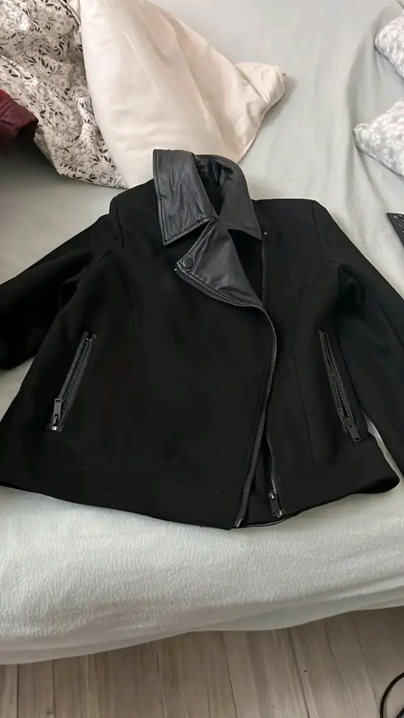 Chaqueta negra de cuero sintético para mujer - 3