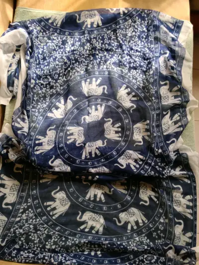 Set de pañuelos estampados en tonos azules y grises - miniatura 3