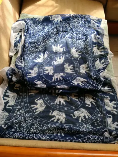 Set de pañuelos estampados en tonos azules y grises - miniatura 4