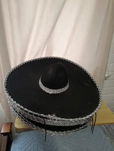 Sombrero mexicano negro con bordado plateado - miniatura 3