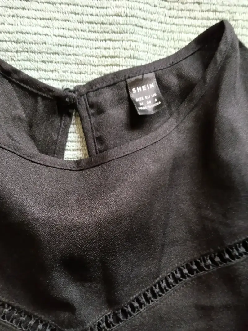 Vestido negro de manga larga Shein con detalles - 3