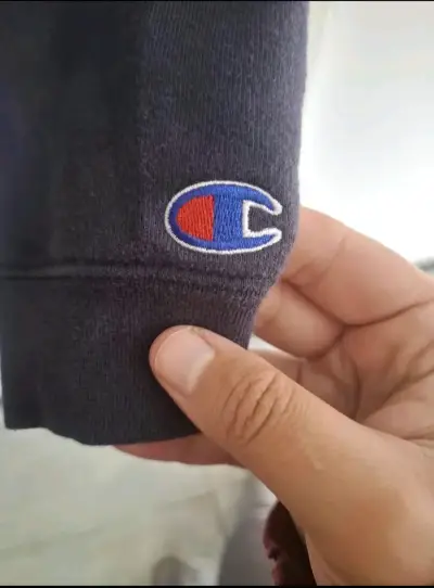 Polerón con capucha Champion azul oscuro - miniatura 5
