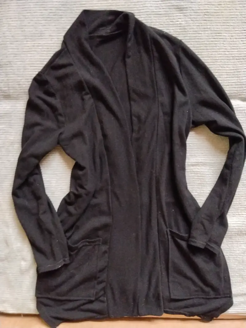 Cárdigan negro de mujer con bolsillos