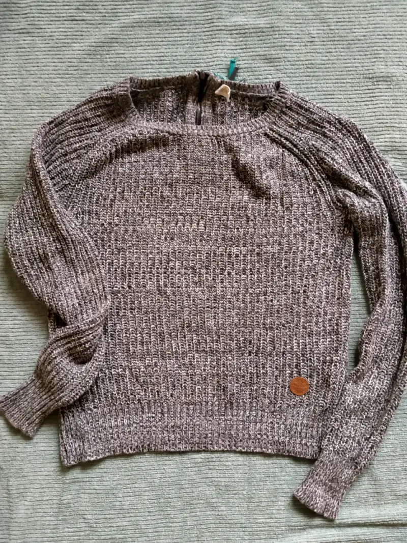 Suéter de punto gris para mujer