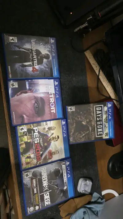 Consola PS4 Slim con dos controles y juegos - miniatura 4