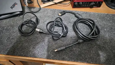 Consola PS4 Slim con dos controles y juegos - miniatura 5