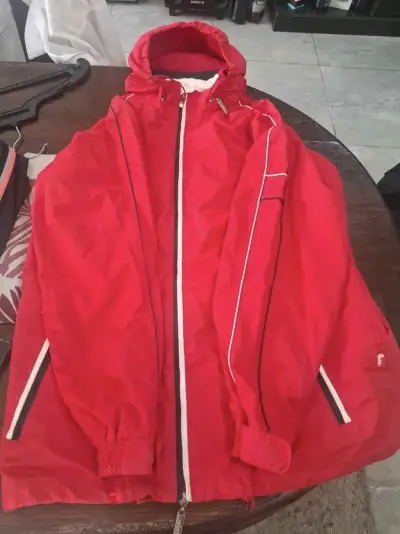 Chaqueta roja impermeable para mujer - miniatura 5