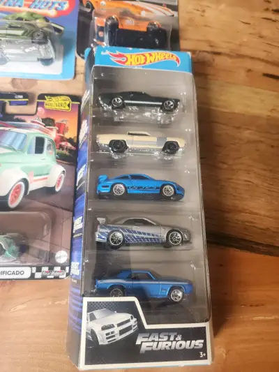 Colección de autos Hot Wheels variados en blister - miniatura 2