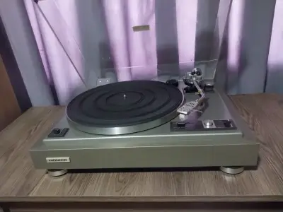 Tocadiscos (tornamesa) vintage Pioneer - miniatura 1