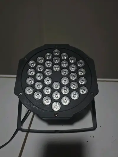 Luz LED Par para eventos y fiestas - miniatura 1