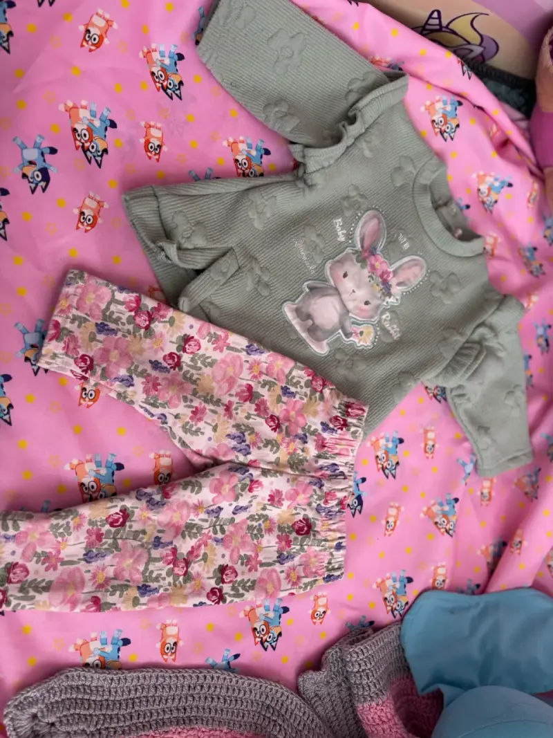 Conjunto de conejo y flores Limonada