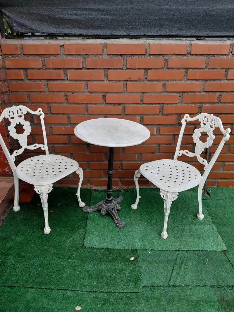 Juego de mesa y sillas de jardín vintage