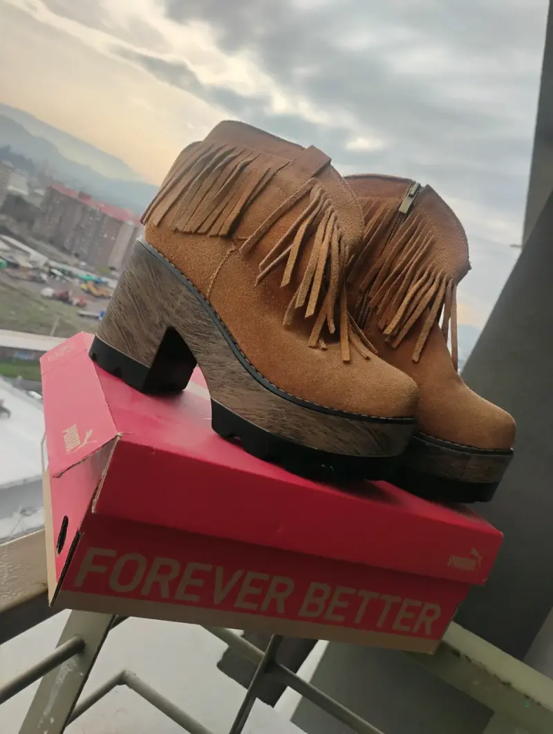 Botines de gamuza con flecos color marrón - 1