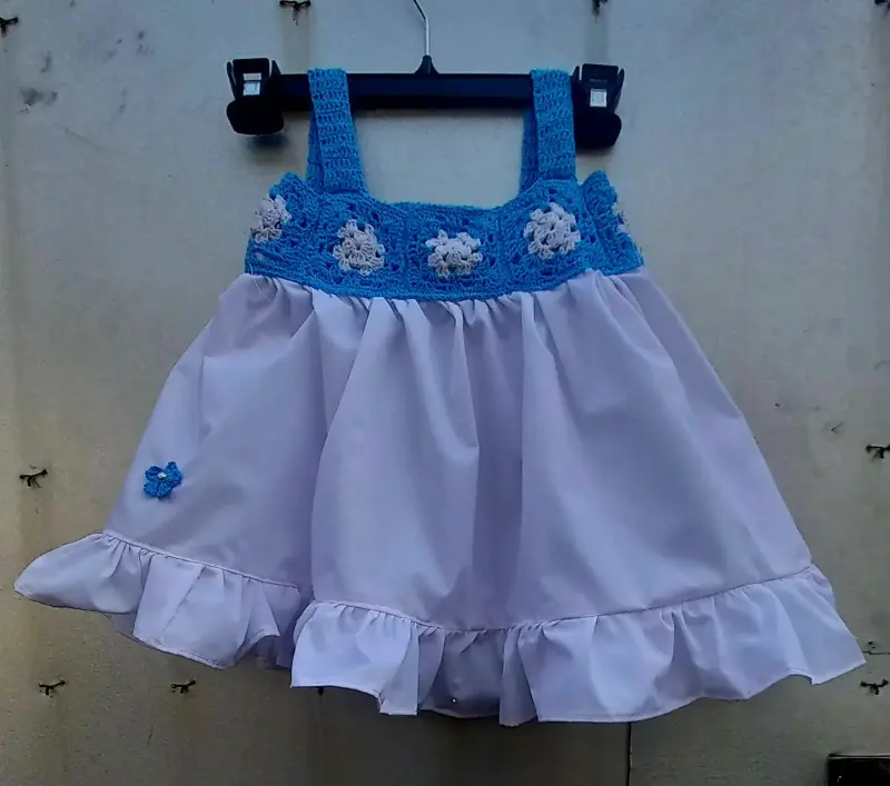 Poleras de niña con detalles tejidos a crochet - 1