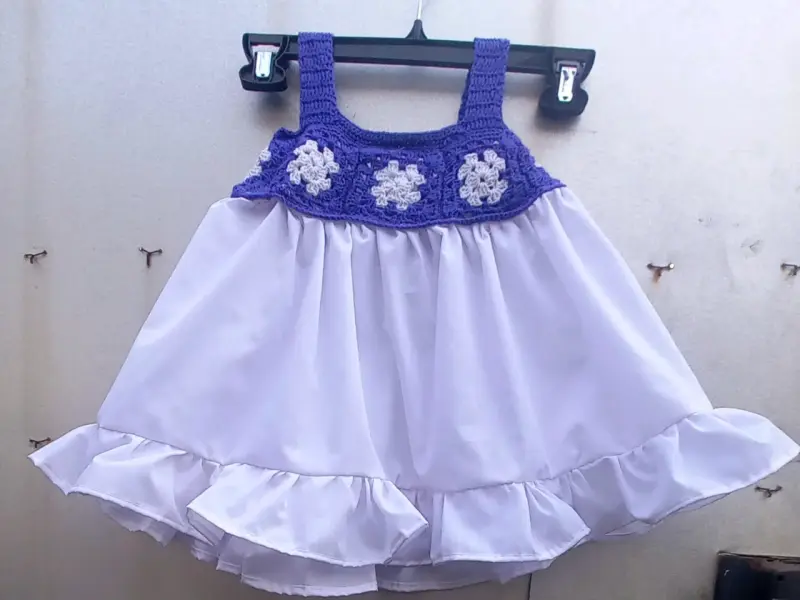 Poleras de niña con detalles tejidos a crochet - 4