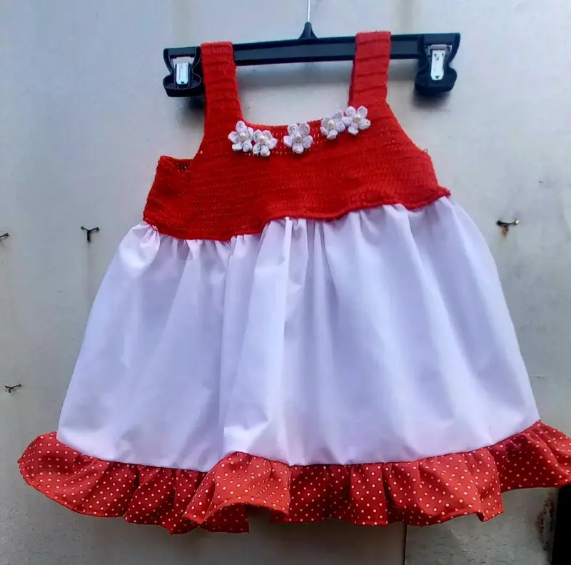 Poleras de niña con detalles tejidos a crochet - 5