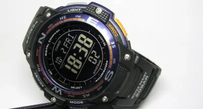 Reloj digital Casio con brújula y termómetro - miniatura 2