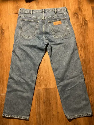 Jeans Wrangler clásicos para hombre 30x32 - miniatura 2