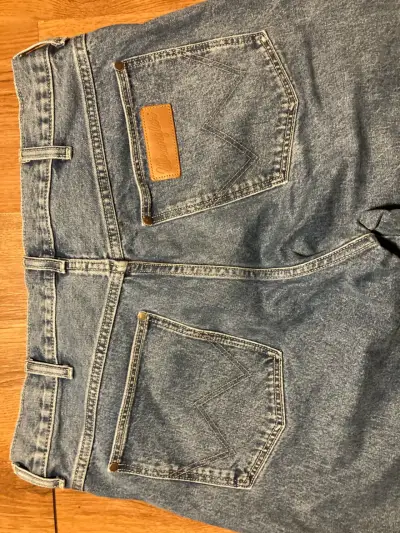 Jeans Wrangler clásicos para hombre 30x32 - miniatura 3