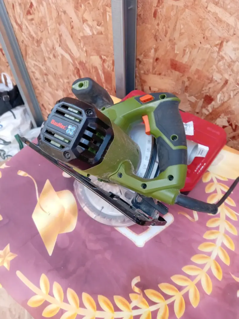 Sierra circular Bauker 1300W 7-1/4 pulgadas - 2