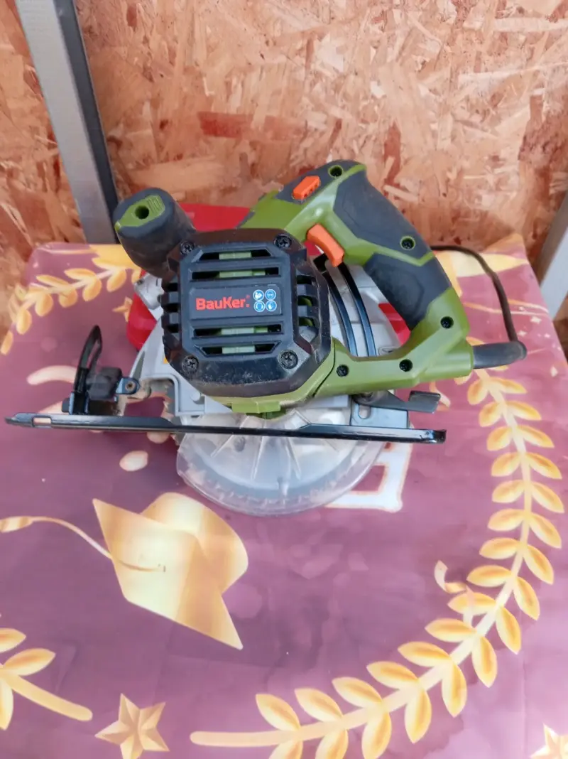 Sierra circular Bauker 1300W 7-1/4 pulgadas - 5