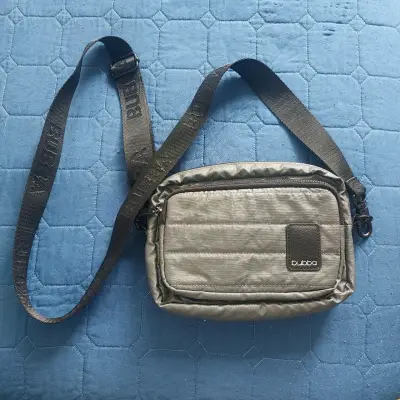 Bandolera gris Bubba con correa ajustable - miniatura 1