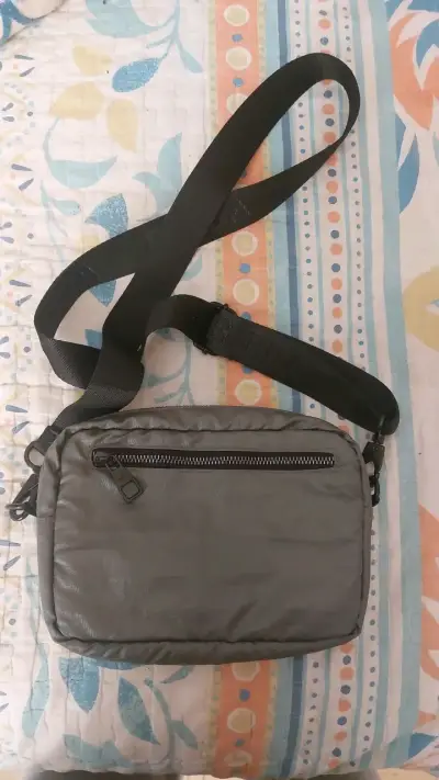 Bandolera gris Bubba con correa ajustable - miniatura 2