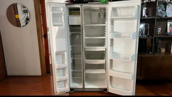 Refrigerador General Electric con Dispensador de Agua - 2