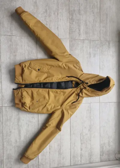 Chaqueta H&M amarilla con capucha - miniatura 1