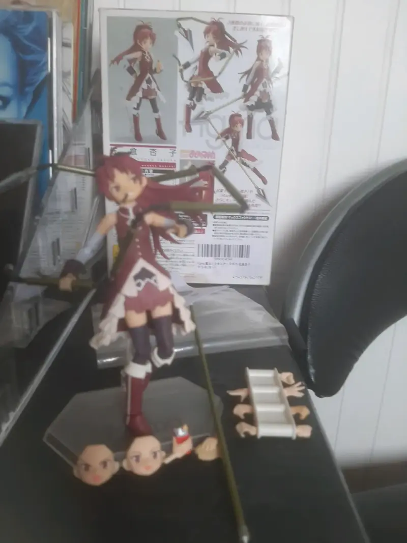 Figura de acción Kyoko Sakura con accesorios - 1